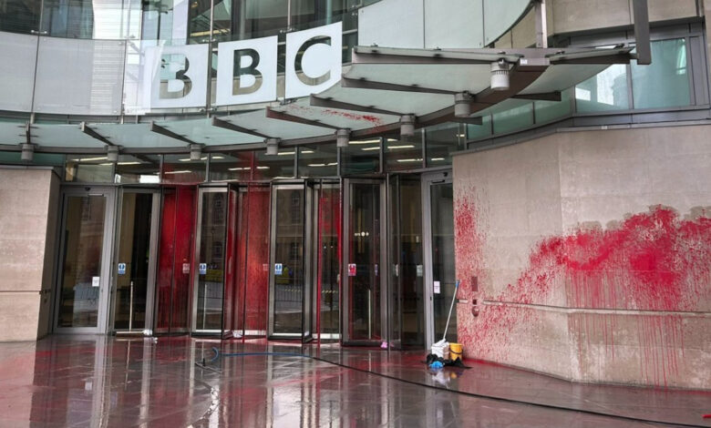 100’den fazla BBC çalışanı kendi kurumlarını İsrail yanlısı yayın yapmakla suçladı