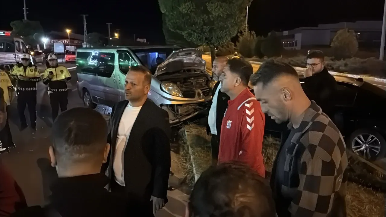 AFET & KAZA Sivas’ta trafik kazasında 3’ü Sivasspor altyapı futbolcusu 5 kişi yaralandı