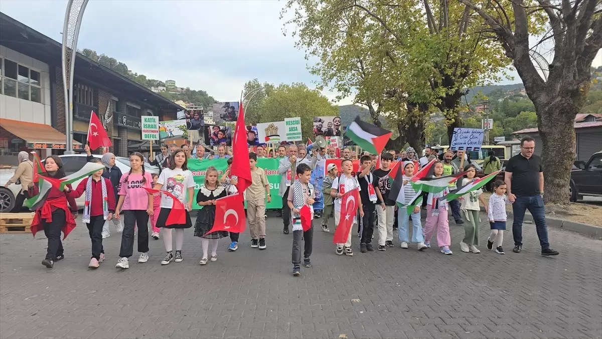 Zonguldak’ta Filistin ve Küresel Sumud Filosu’na Destek Yürüyüşü Düzenlendi