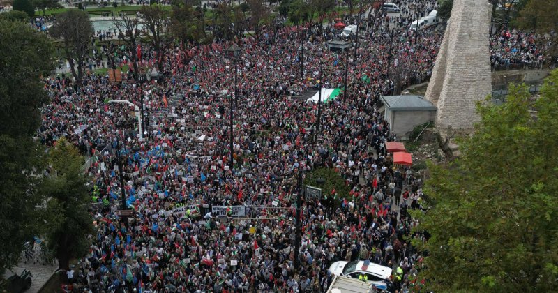 Aksa Tufanı’nın yıl dönümünde on binlerce kişi Gazze için yürüdü: Gazze Hamas’tır!
