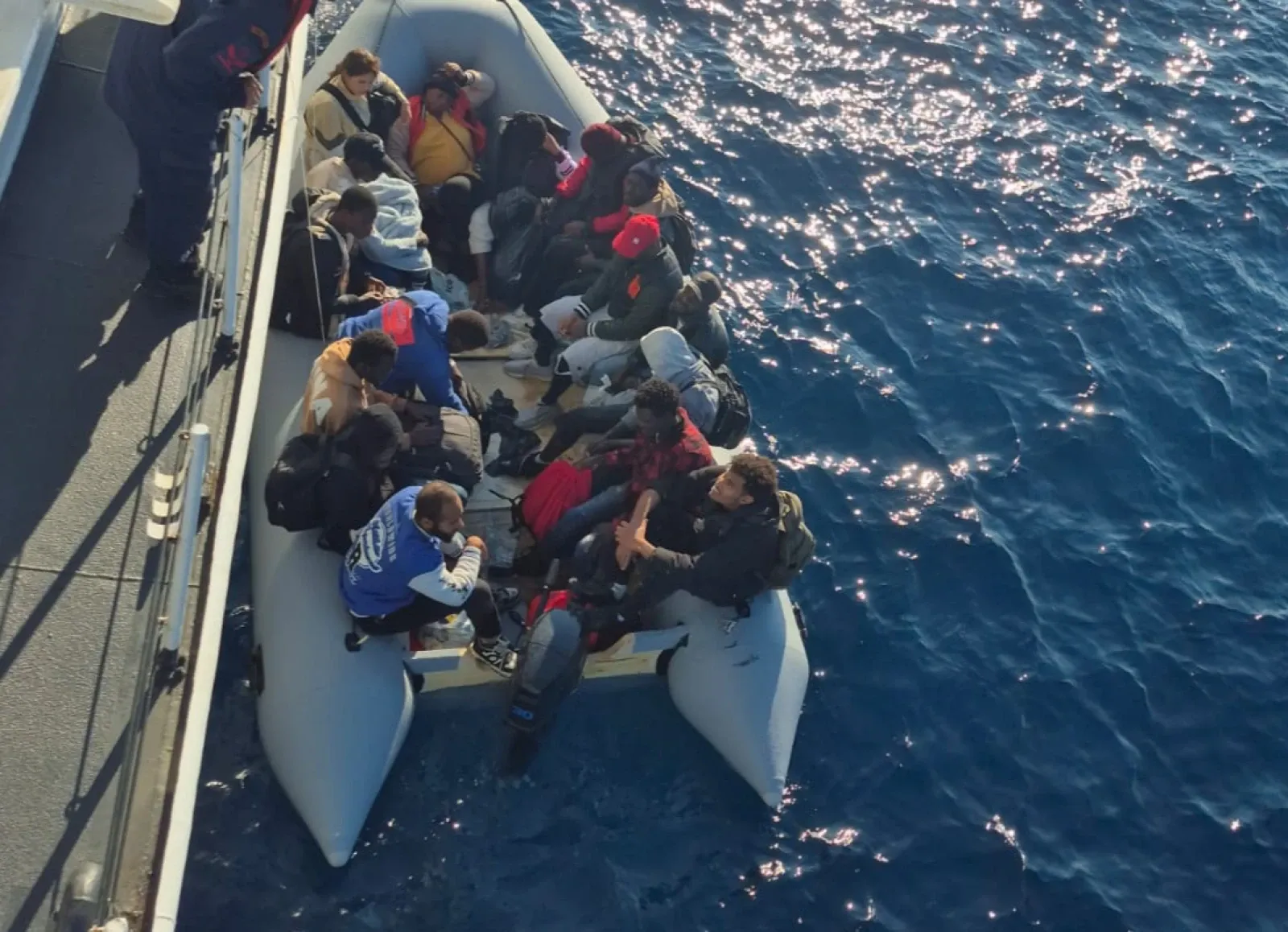 ASAYİŞ İzmir açıklarında göçmen operasyonu: 17 kişi yakalandı!