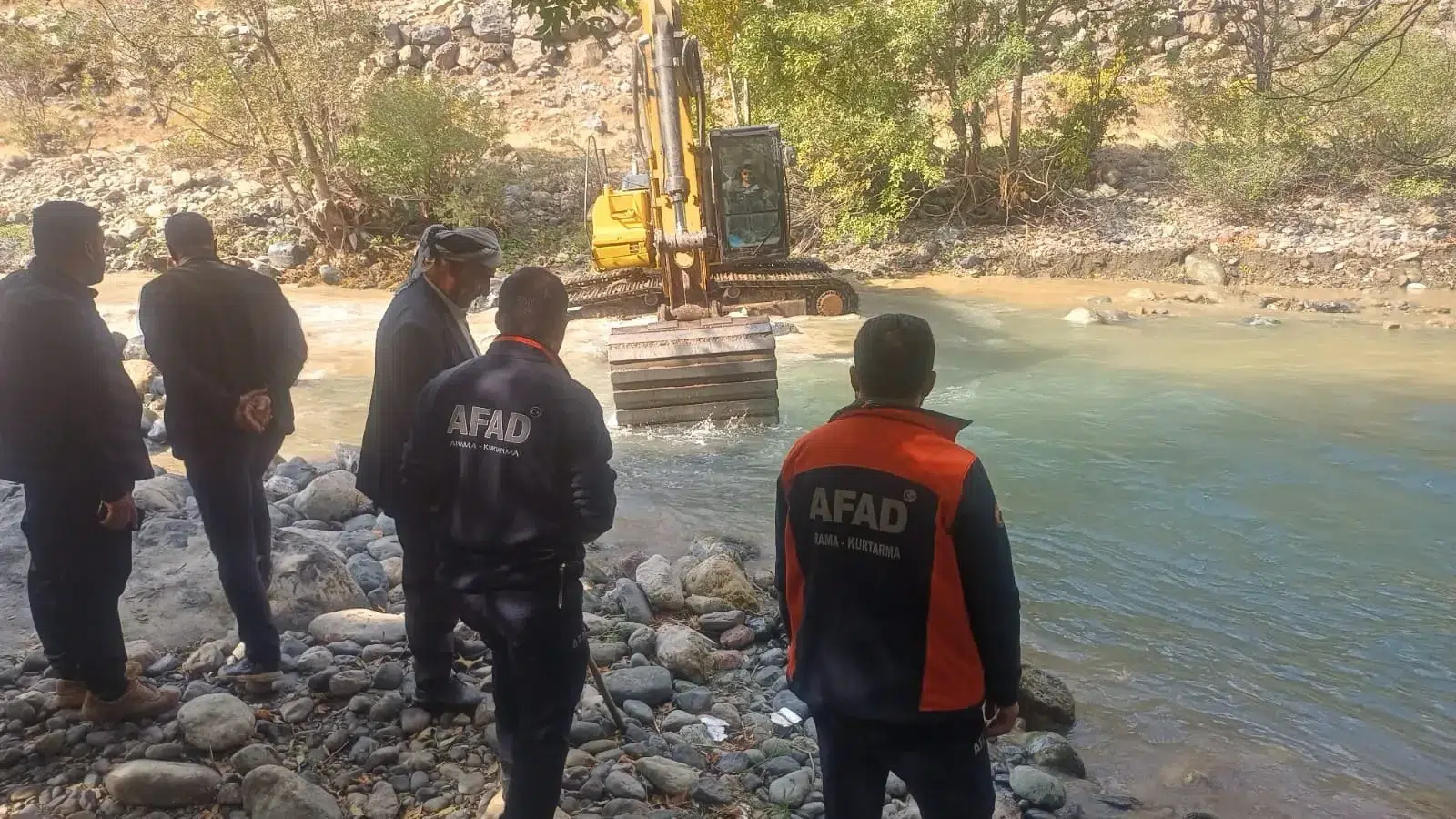 Hakkari’de Derede Kaybolan Genç İçin Arama Çalışması Hakkari’de Derede Kaybolan Genç İçin Arama Çalışması