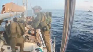İsrail’in alıkoyduğu bazı gemiler Aşdod Limanı’na getirildi