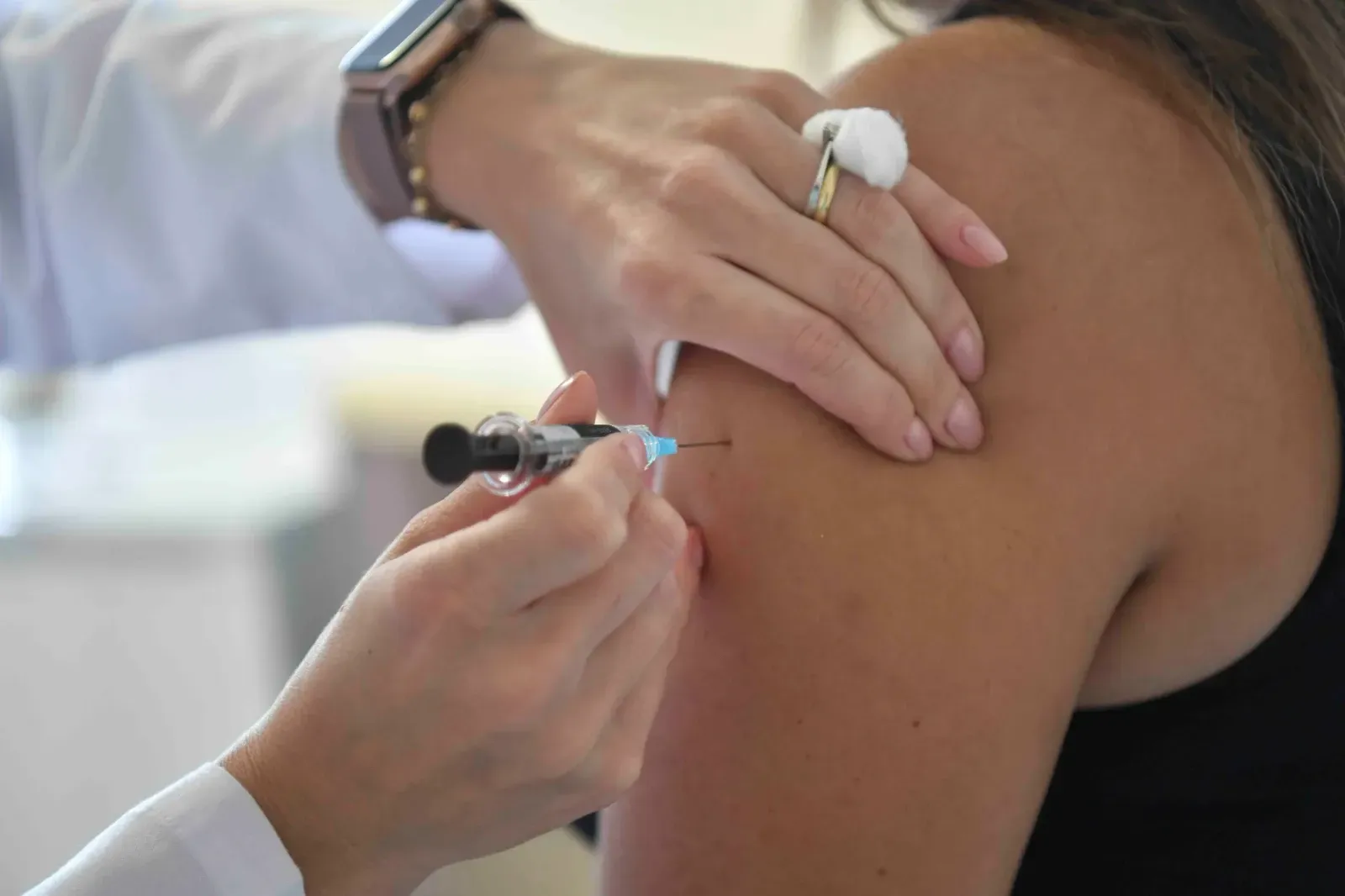 Ankara’da Ücretsiz HPV Aşı Uygulaması Başlatıldı Ankara’da Ücretsiz HPV Aşı Uygulaması Başlatıldı