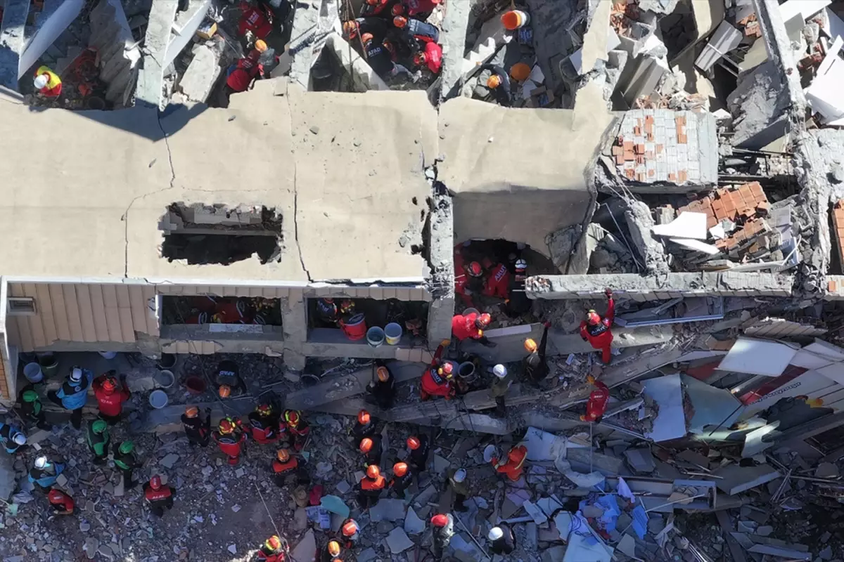 Gebze’de Çöken Binada Arama Çalışmaları Tamamlandı Gebze’de Çöken Binada Arama Çalışmaları Tamamlandı