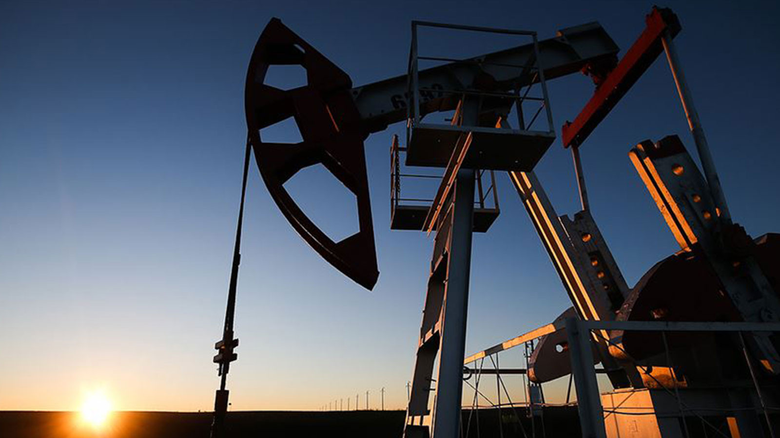 Petrol fiyatları düşüş göstermeye devam ediyor Petrol fiyatları düşüş göstermeye devam ediyor