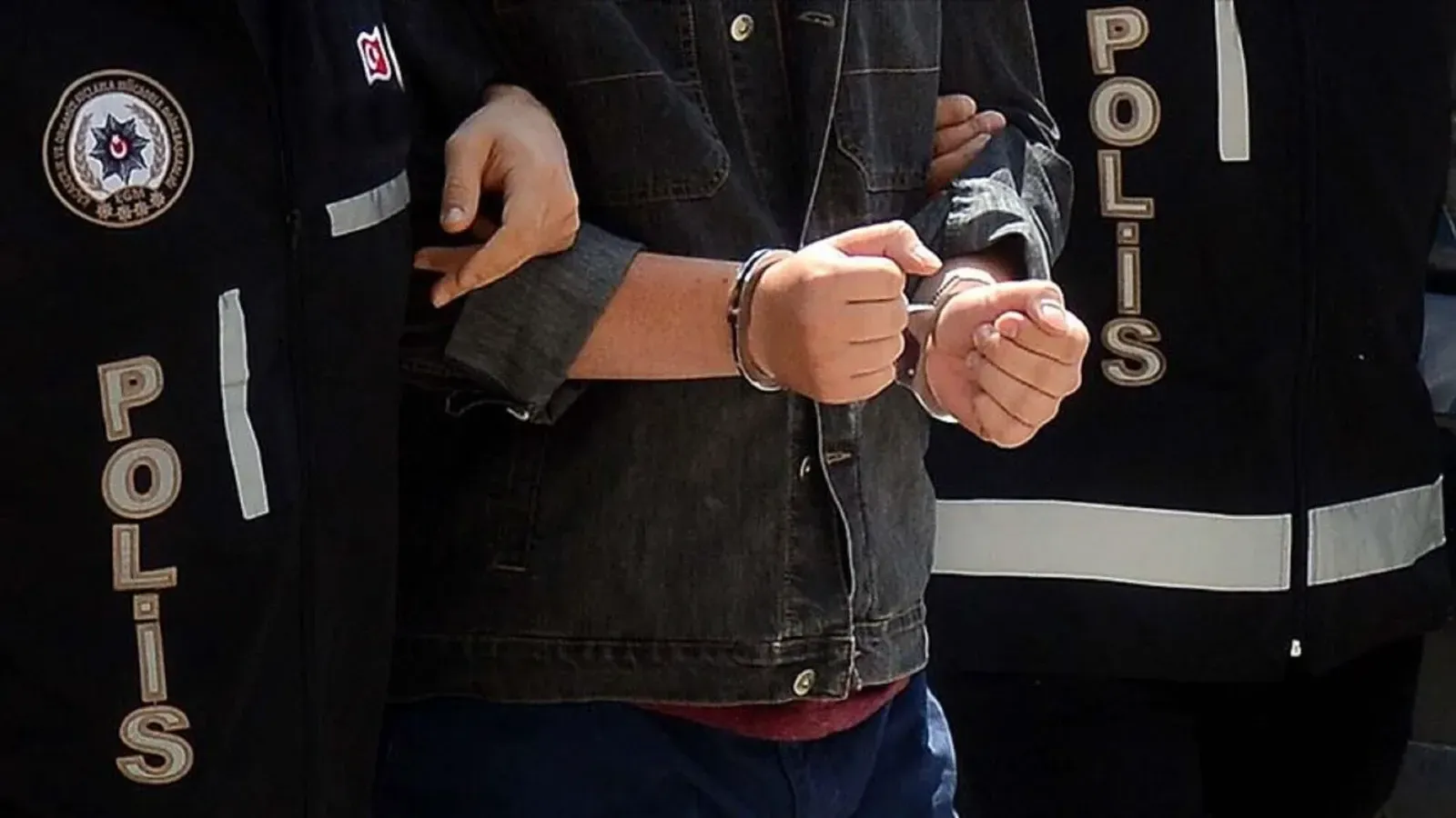 İzmir’de İmam Nikahlı Kadını Bıçaklayarak Öldüren Zanlı İzmir’de İmam Nikahlı Kadını Bıçaklayarak Öldüren Zanlı