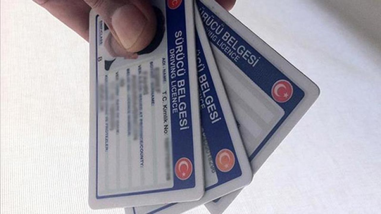 Eski tip ehliyet sahiplerine son tarih hatırlatması