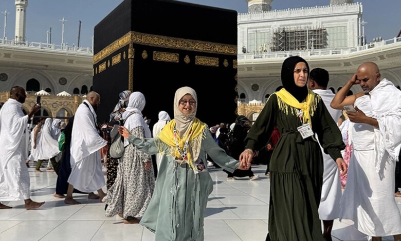 Nadir görülen gen hastası Esma, Kabe’yi ziyaret etti