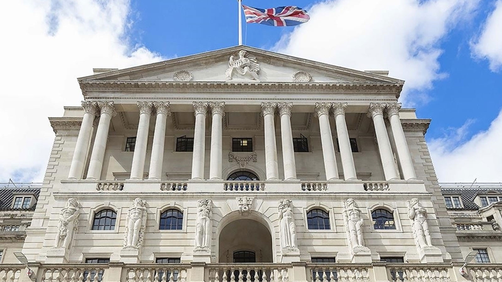 İngiltere Merkez Bankası politika faizini sabit bıraktı