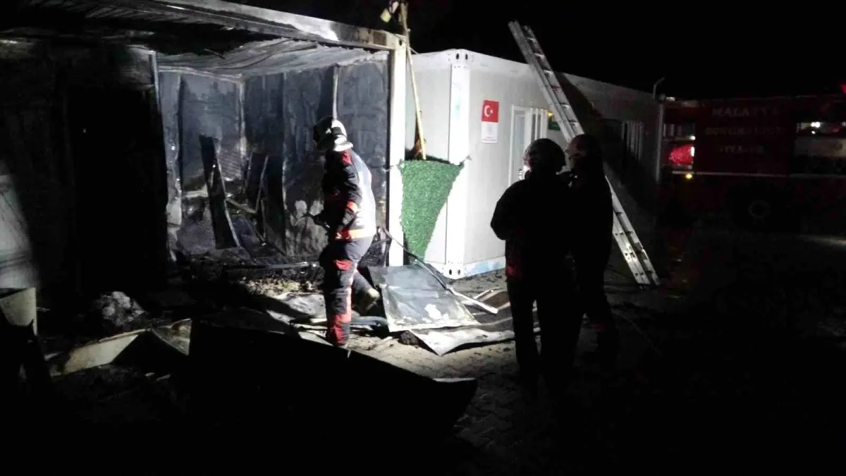 Malatya’da Konteyner Kentte Yangın Çıktı