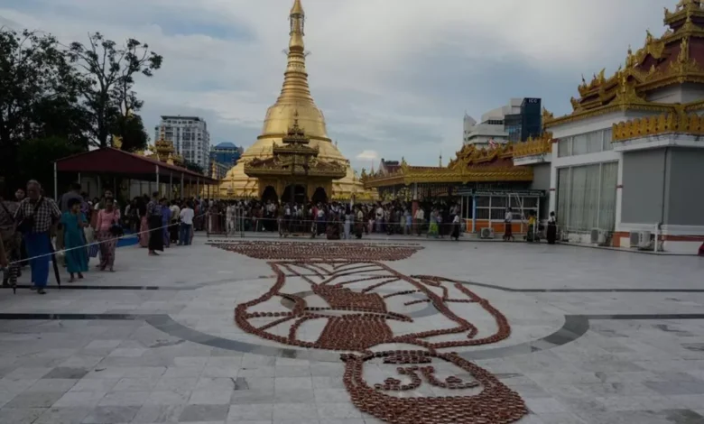 Myanmar’da Festivale Yapılan Bombalı Saldırıda 32 Kişi Myanmar’da Festivale Yapılan Bombalı Saldırıda 32 Kişi