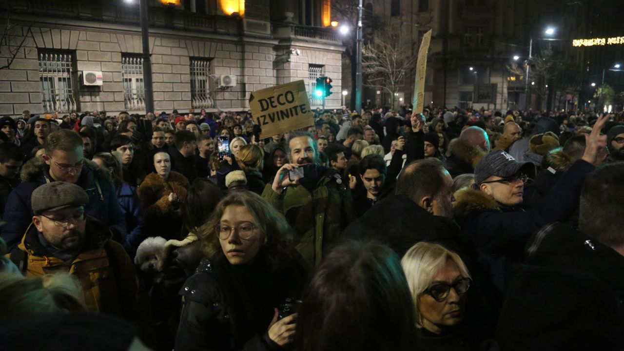 Sırbistan’da Seçimlere İtiraz Eden Muhalefet Protesto Sırbistan’da Seçimlere İtiraz Eden Muhalefet Protesto