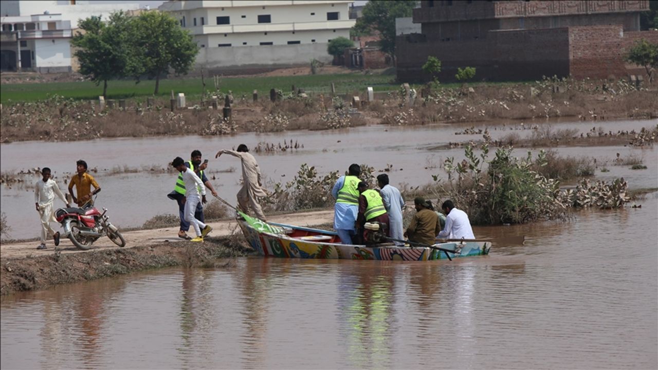 Pakistan’ın Pencap Eyaletinde 25 Bin Kişi Tahliye Edildi Pakistan’ın Pencap Eyaletinde 25 Bin Kişi Tahliye Edildi